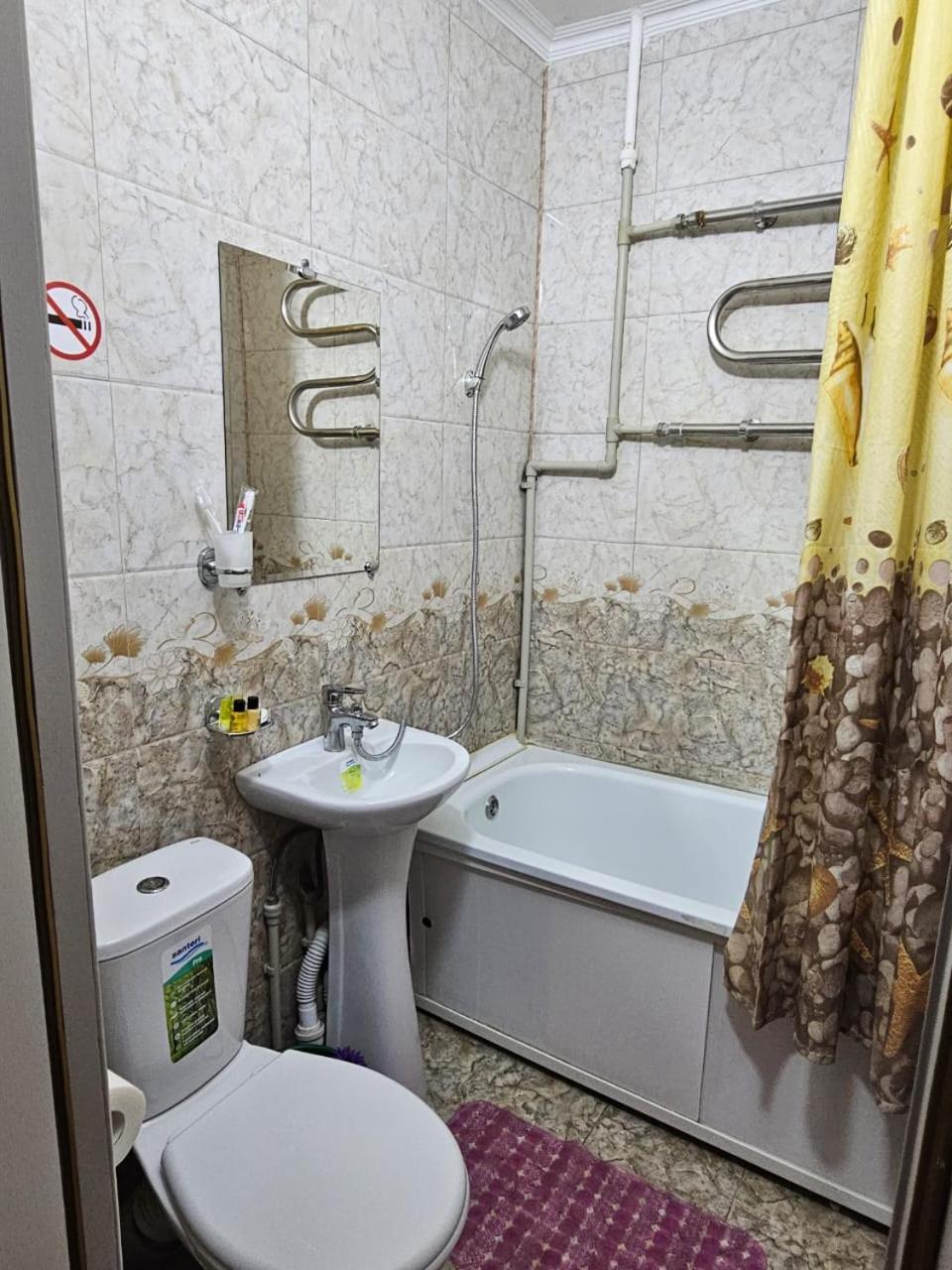 Апартаменты На Улице Клочкова, 128 Almaty Exterior photo