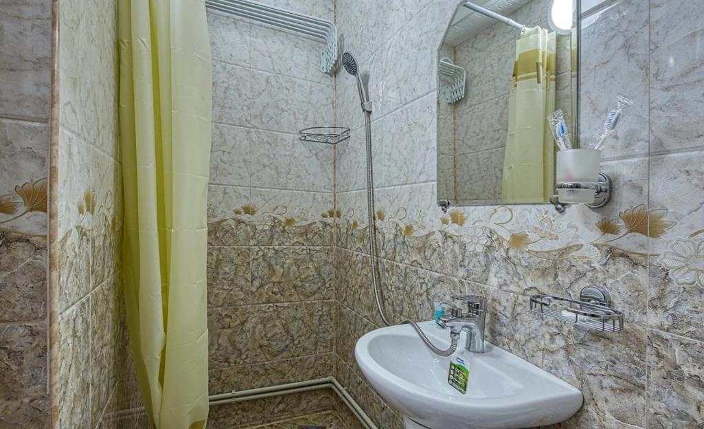 Апартаменты На Улице Клочкова, 128 Almaty Exterior photo