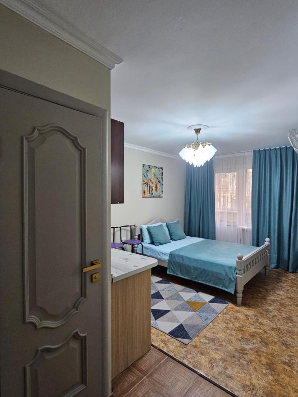 Апартаменты На Улице Клочкова, 128 Almaty Exterior photo